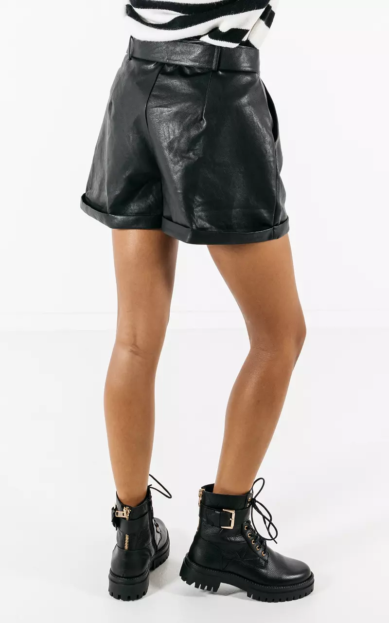 Leather look shorts with belt Black