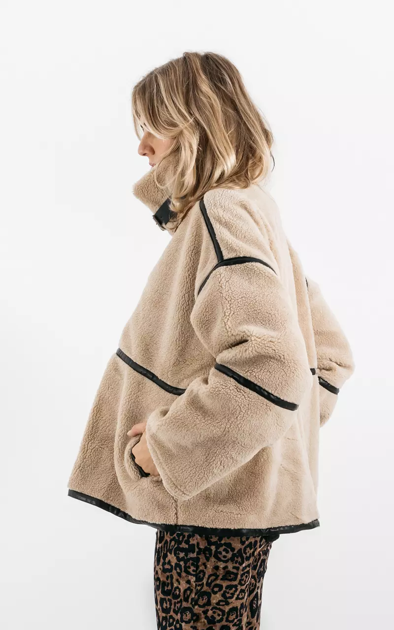 Cropped teddy coat Taupe Black