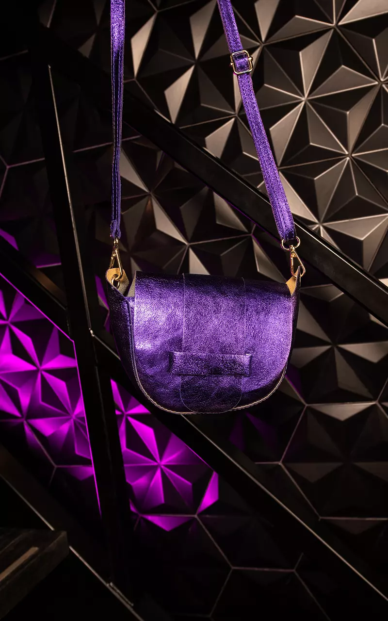 Metallic-look bag with zip Purple