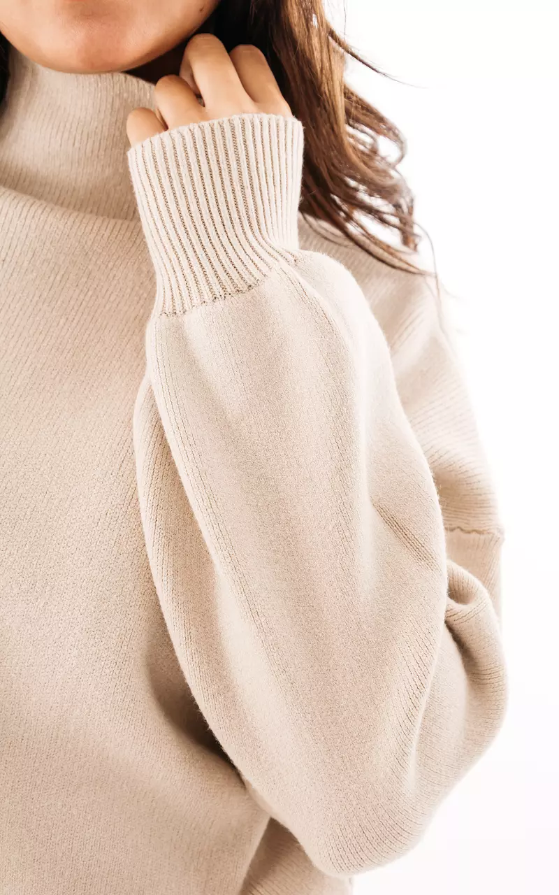 Turtleneck sweater with puffed sleeves Beige