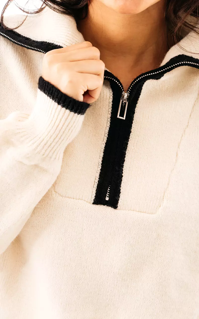 Sweater with silver-coloured zip Cream Black