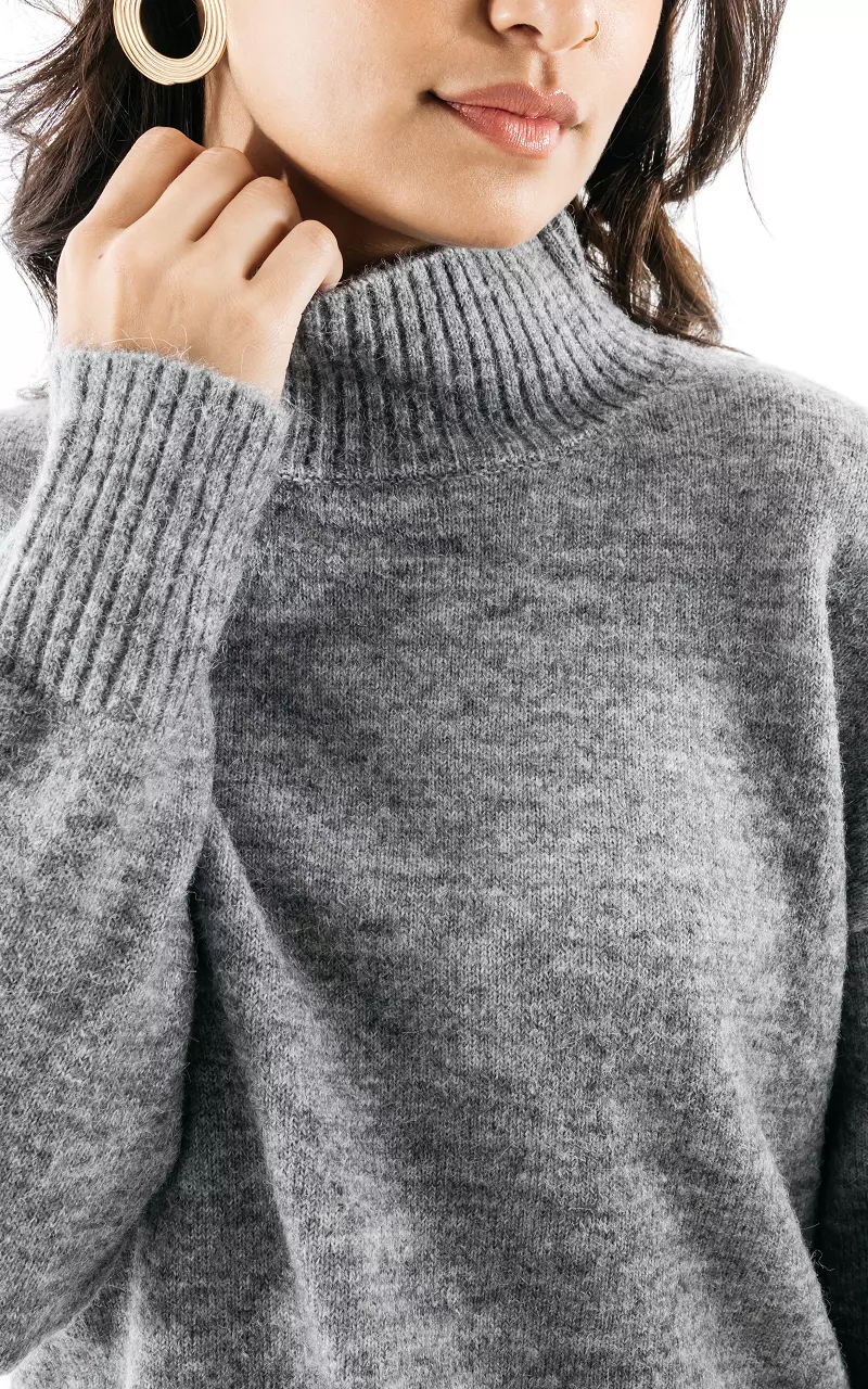 Turtleneck sweater with split Grey