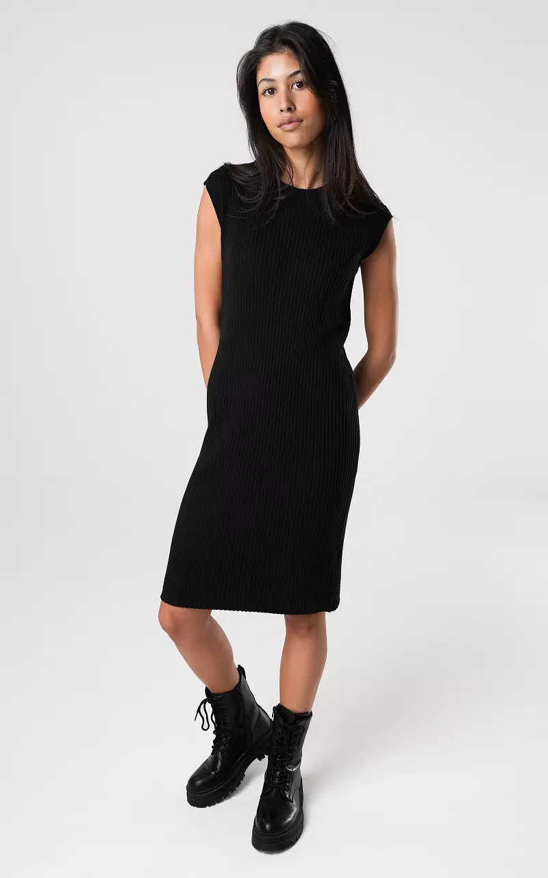 Stretchy dress with ribbed fabric Black