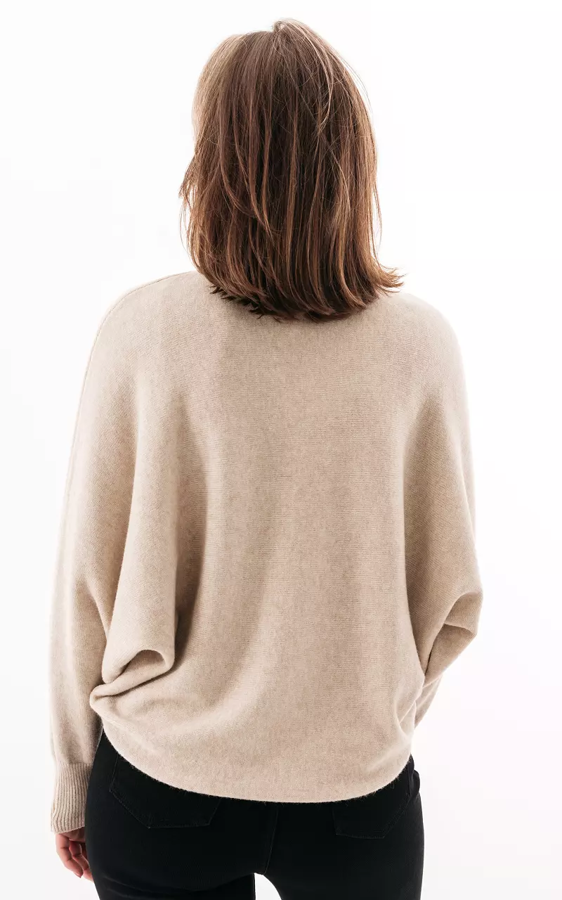 Turtleneck sweater with bat sleeves - Beige | Guts & Gusto