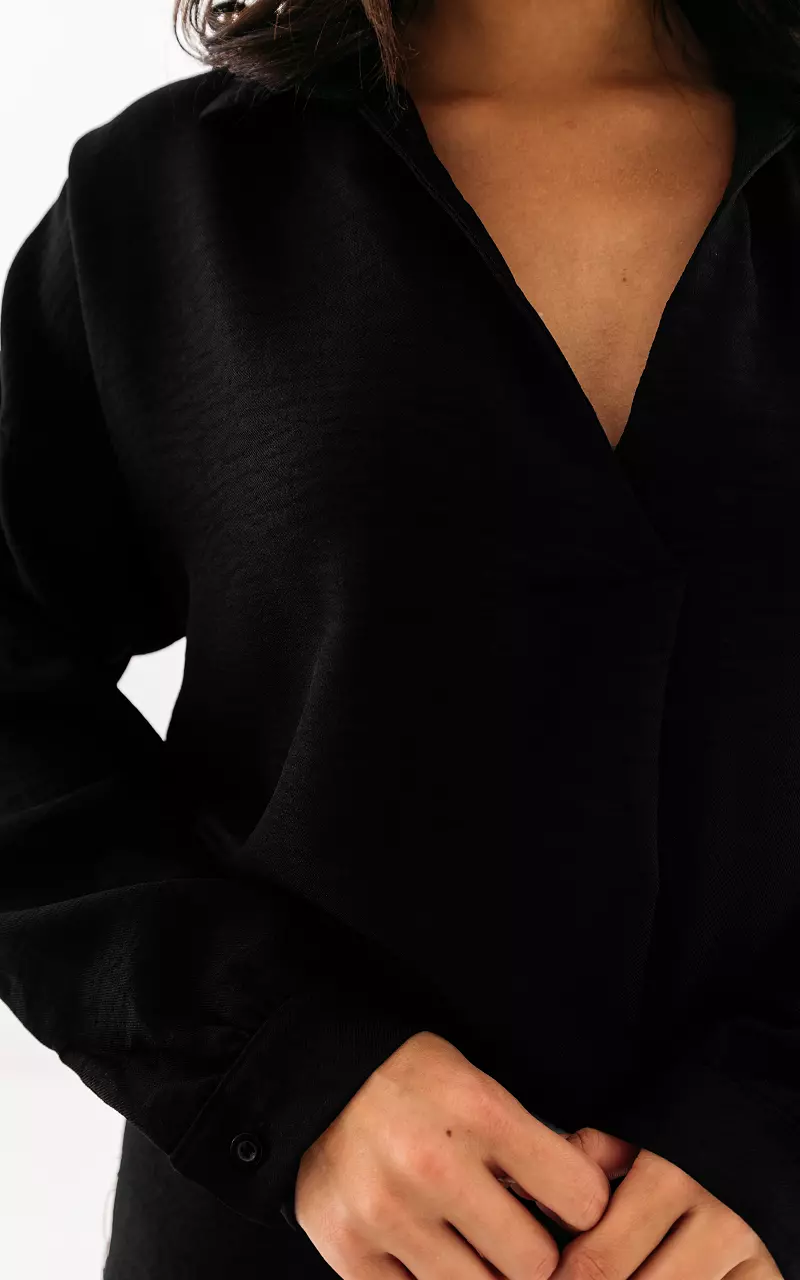 V-neck dress with collar Black