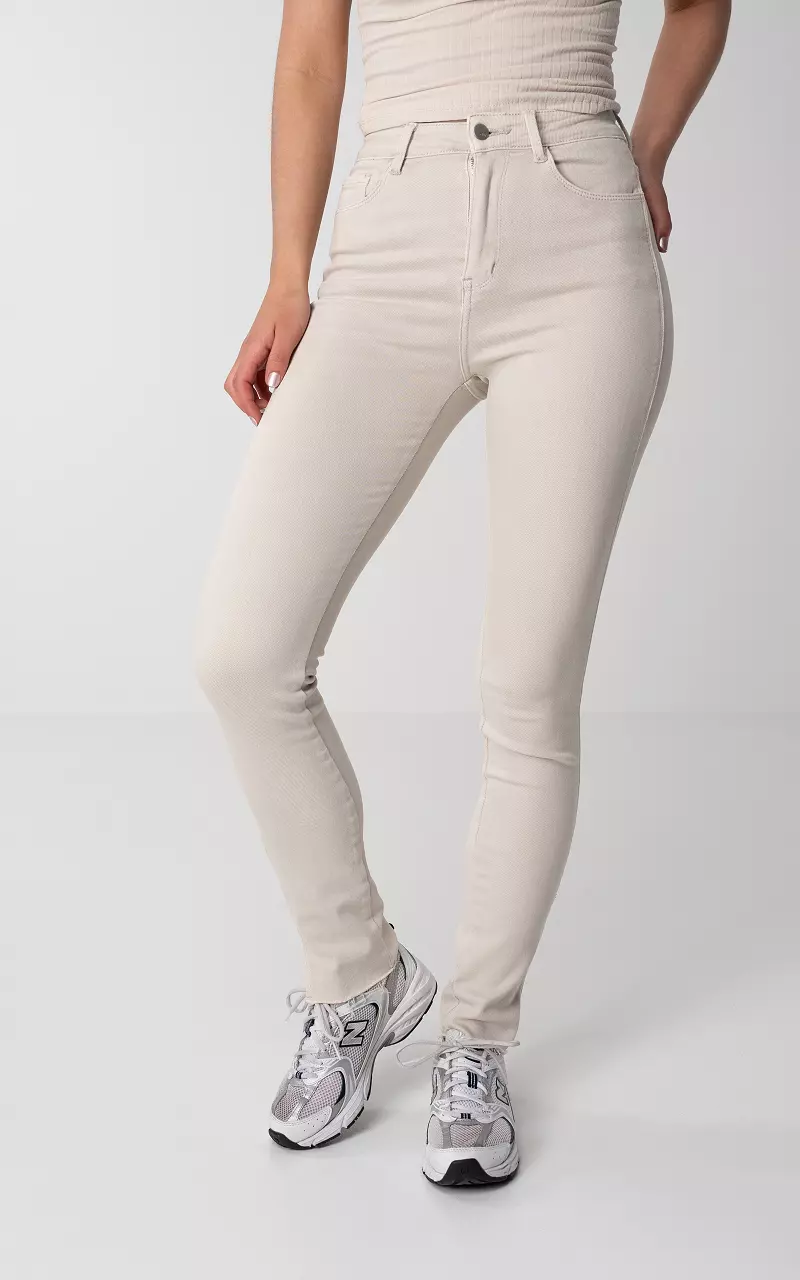 High-waist skinny jeans with split Cream