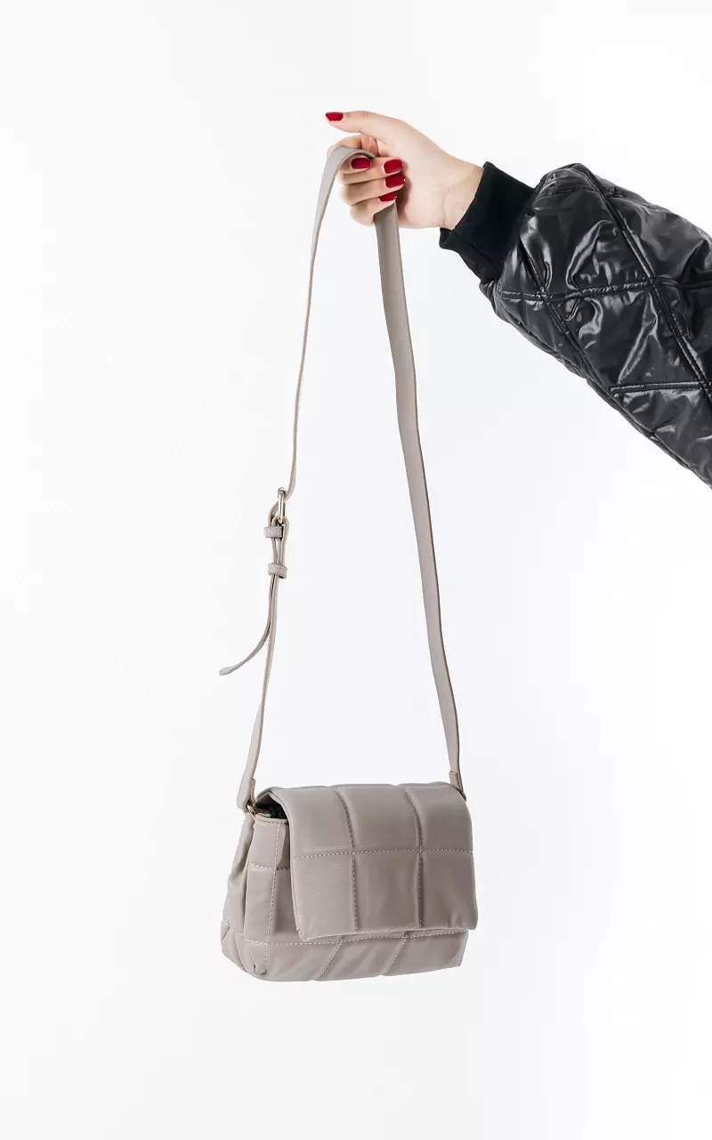 Leather-look tas met verstelbaar hengsel Beige