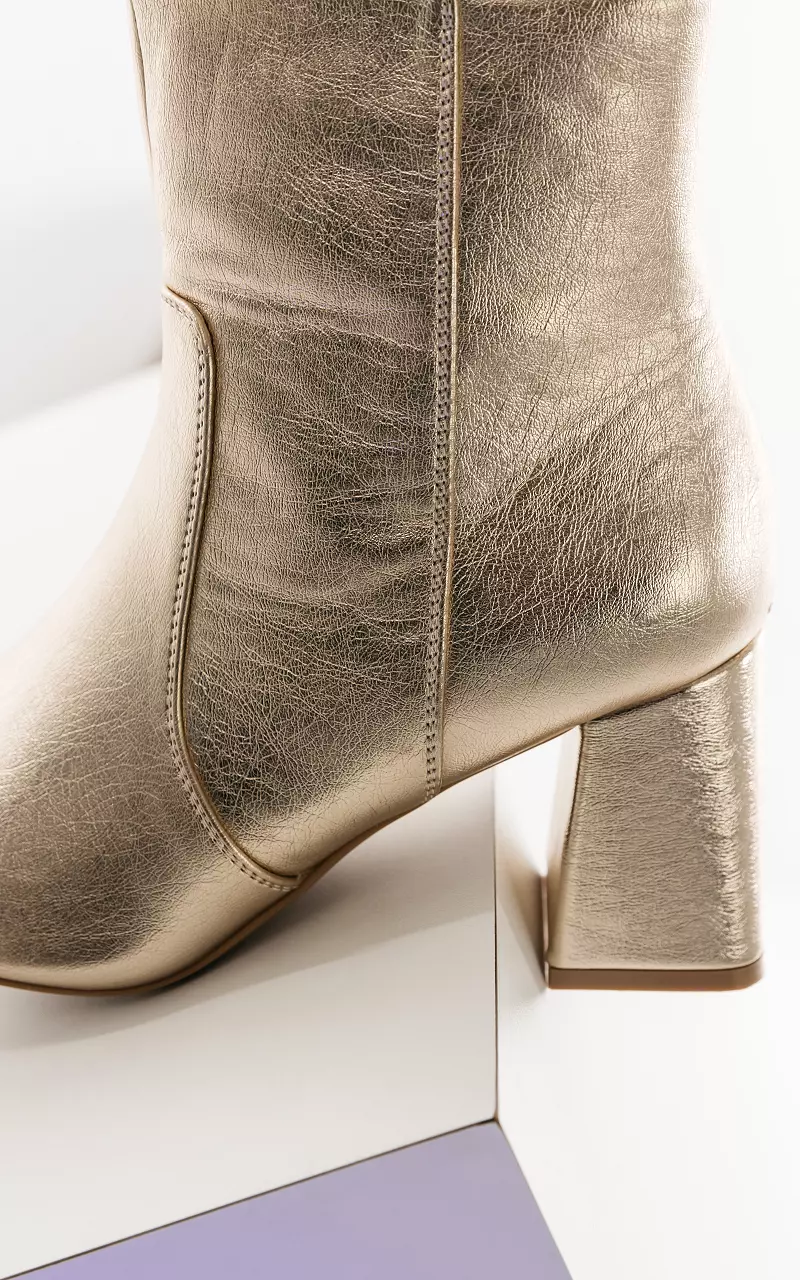 Boots with block heel Gold
