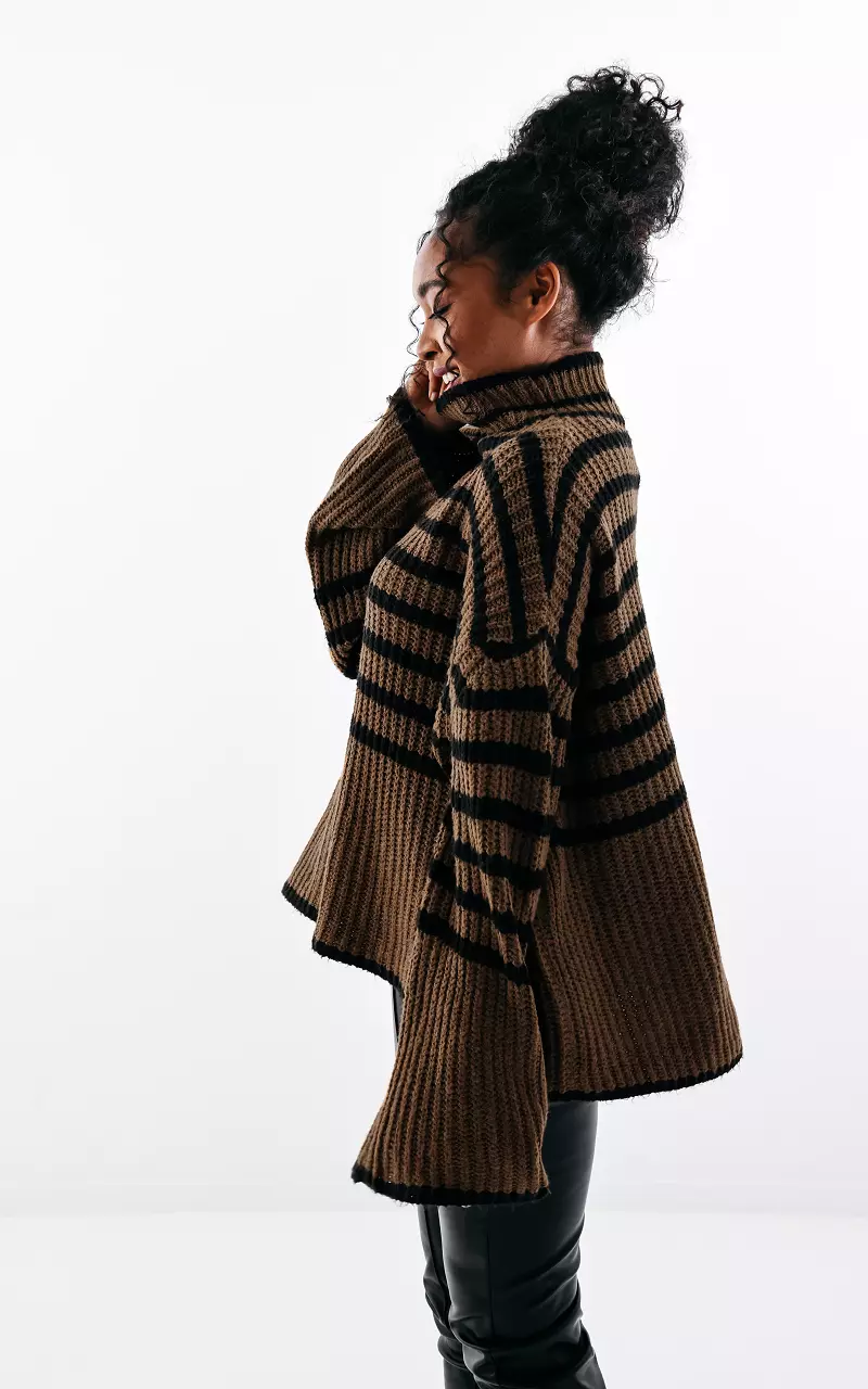 Chunky knit turtleneck sweater Brown Black
