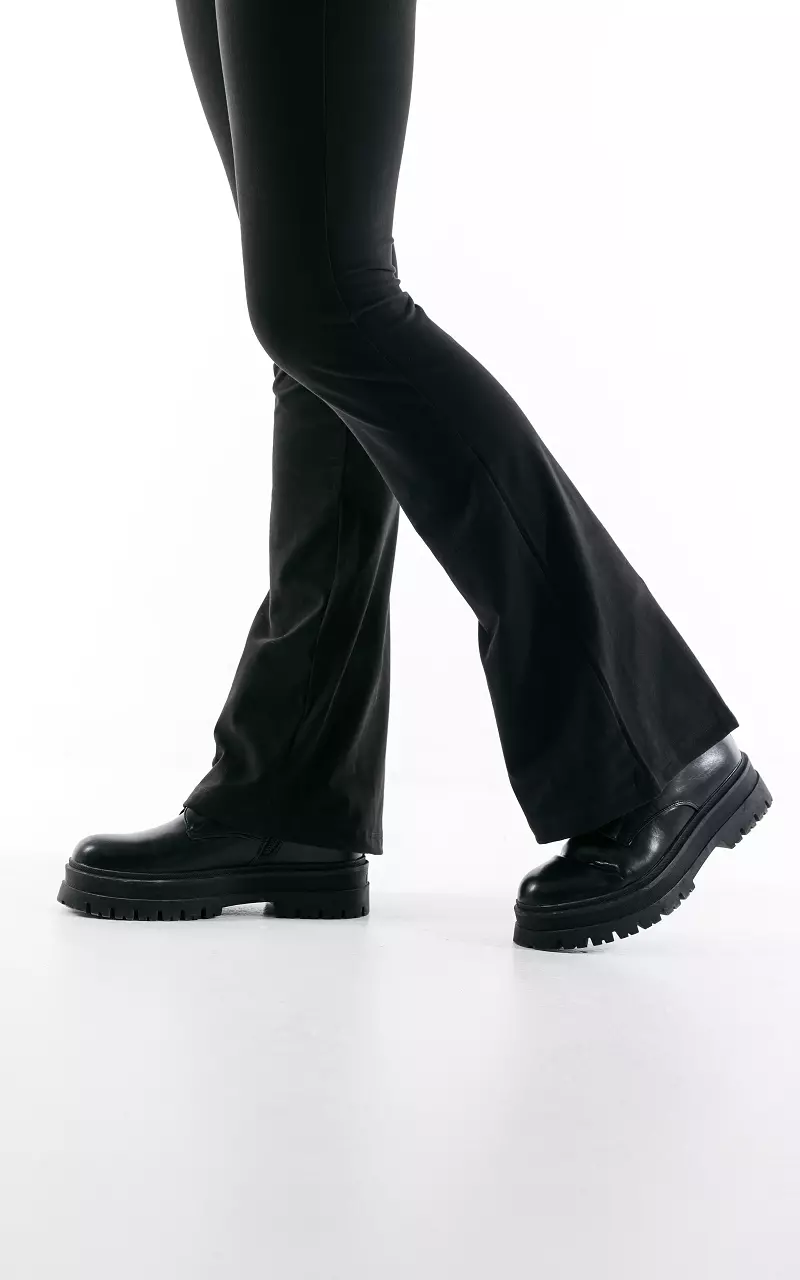 Basic Hose mit ausgestelltem Bein Schwarz