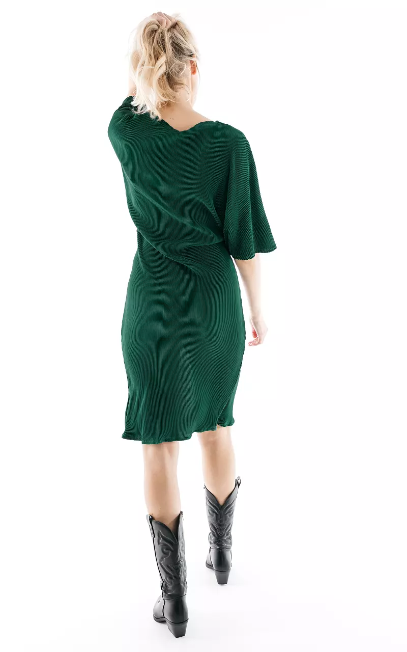 Pleated dress with v-neck Green