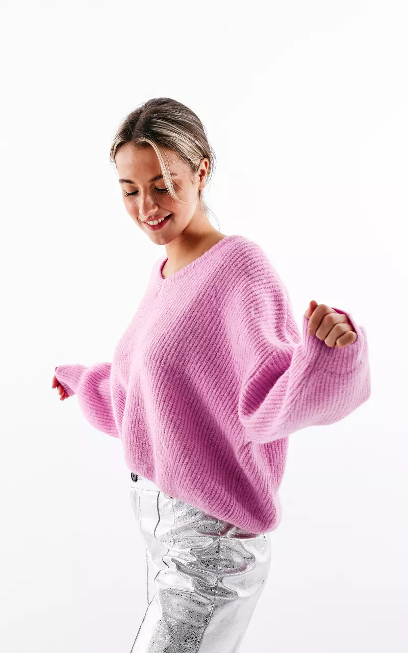 Cropped sweater with v-neck Pink