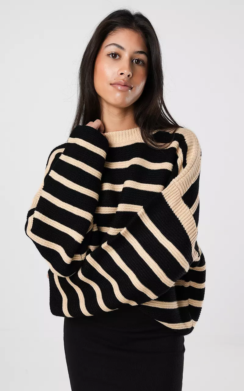 Long sweater with round neck Black Beige
