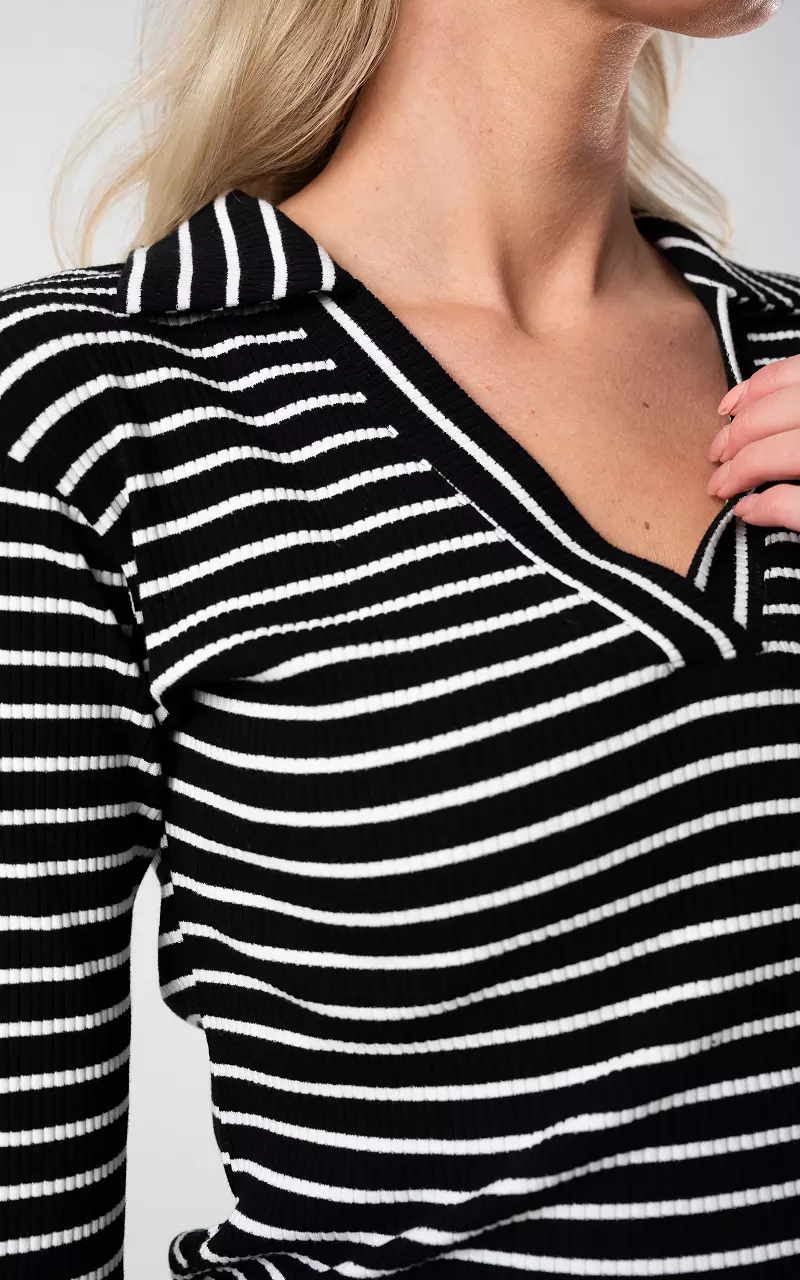 Shirt mit Streifenmuster und V-Ausschnitt Schwarz Weiß