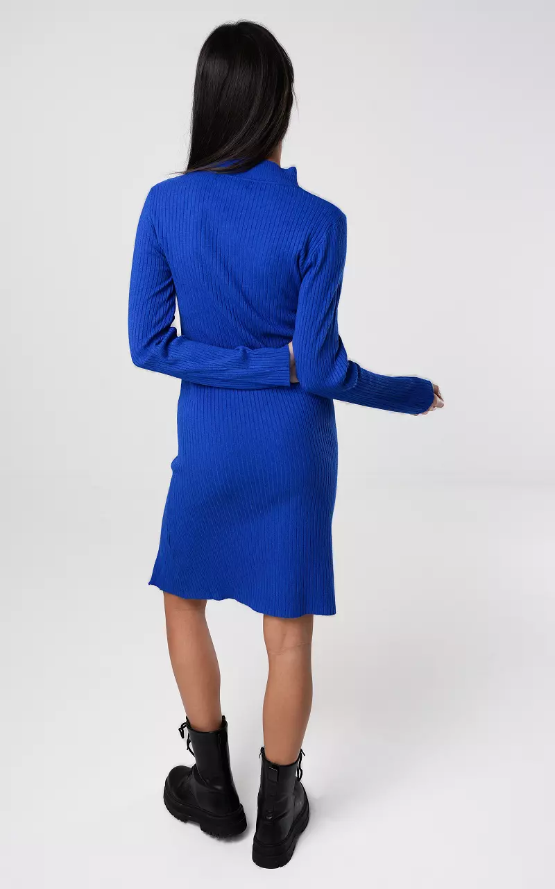 Geribde jurk met col Kobalt Blauw