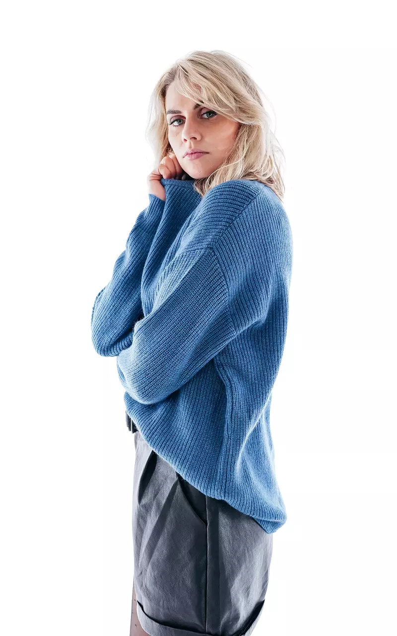 Sweater with round neck Blue
