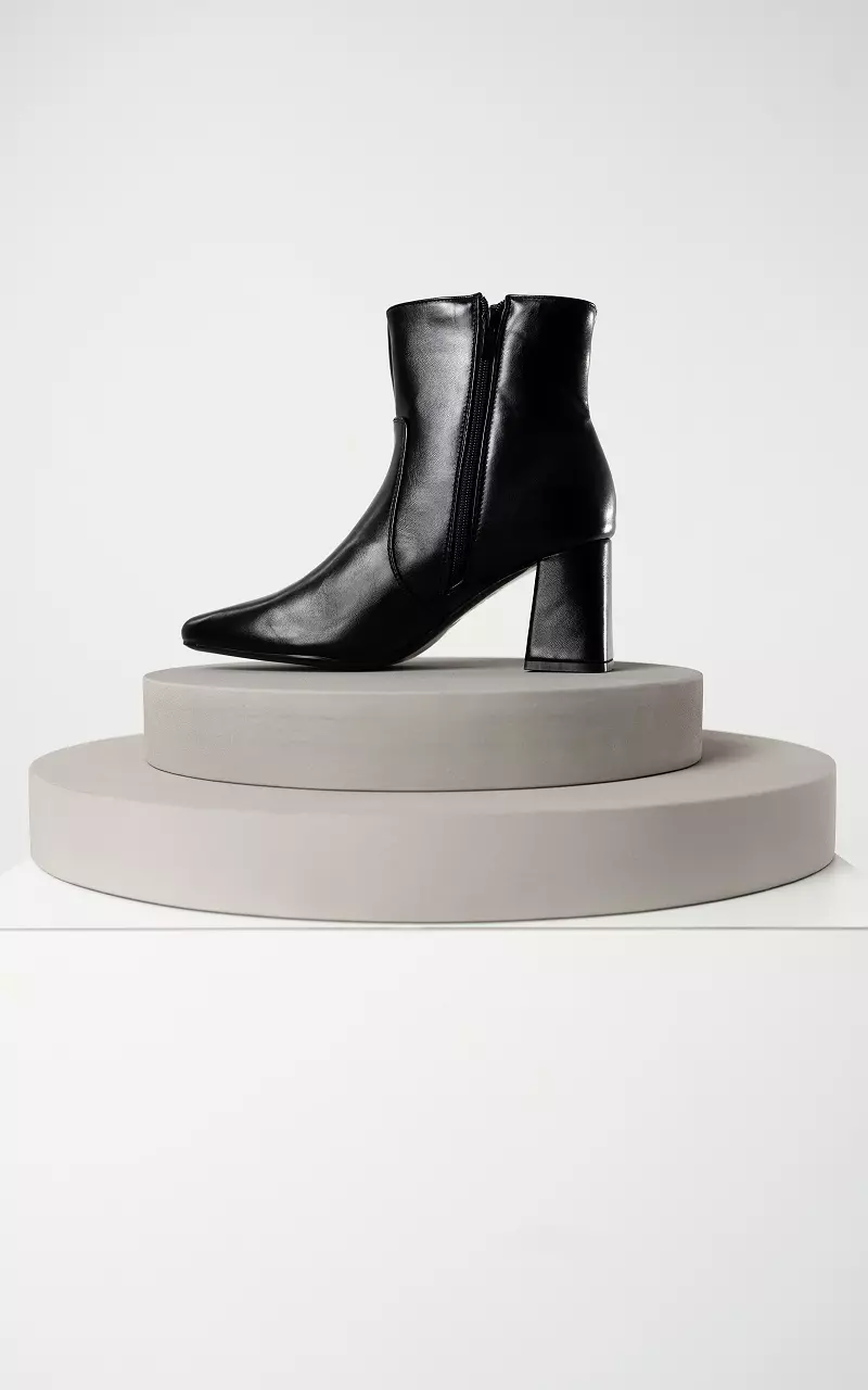 Boots with block heel Black