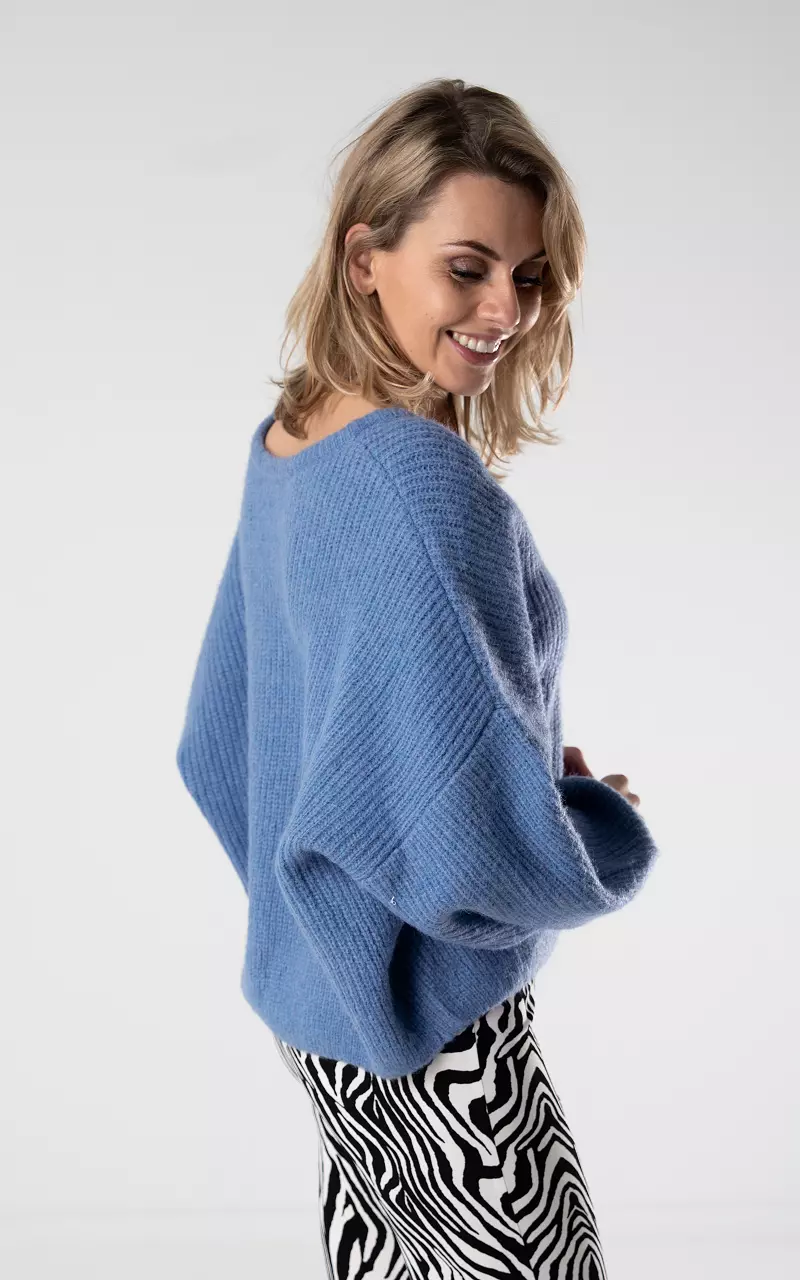 Cropped sweater with v-neck Blue