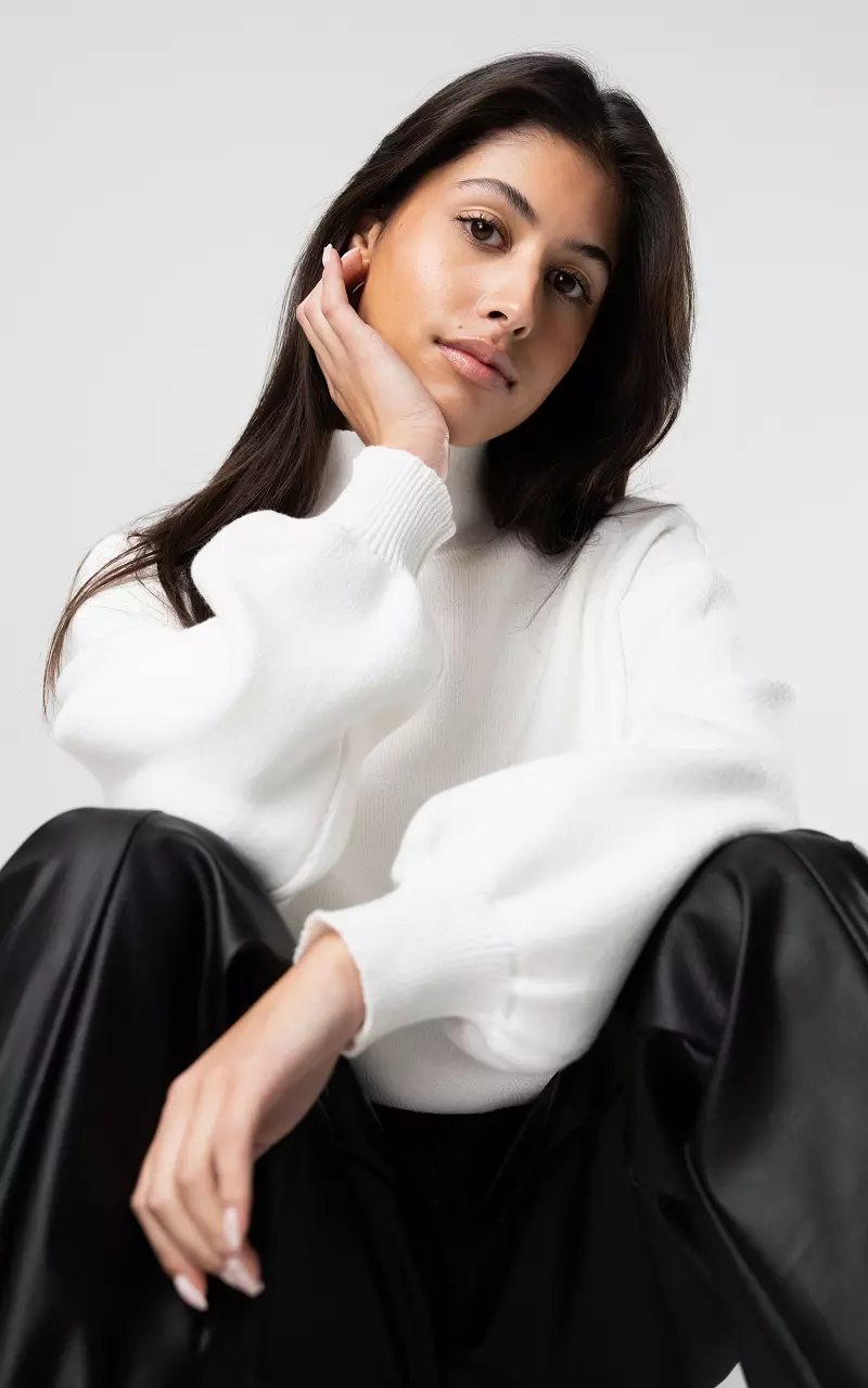 Turtleneck sweater with puffed sleeves White