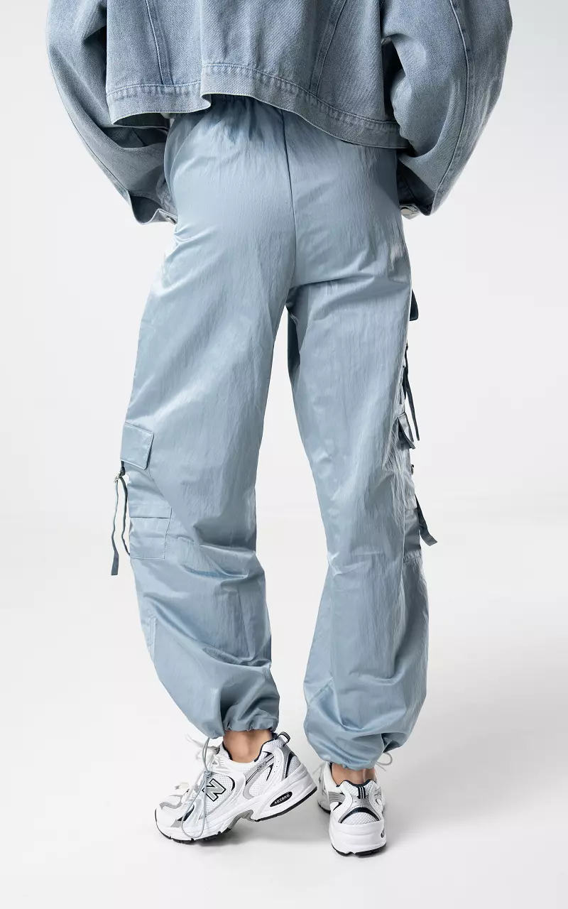 Parachute broek met zilverkleurige details Lichtblauw
