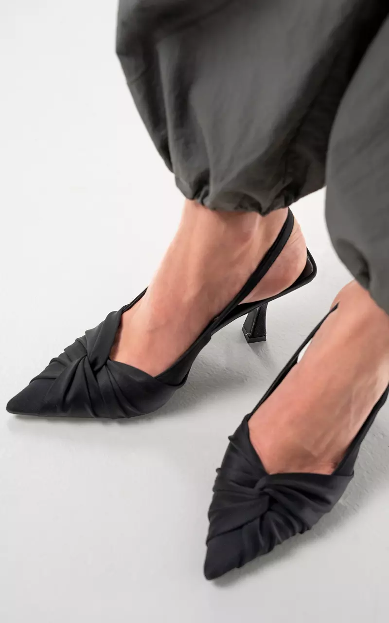 Satin-look pointed heels Black