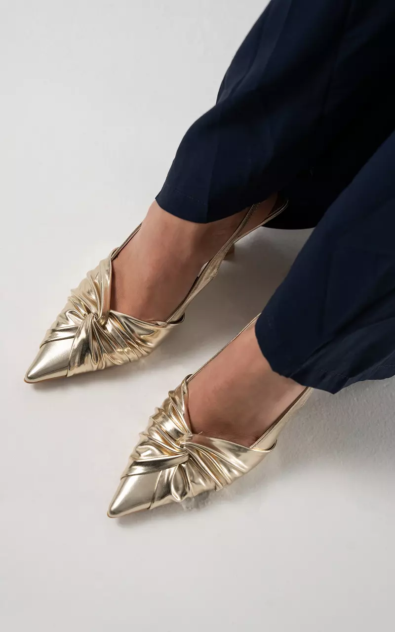 Satin-look punt heels Goud