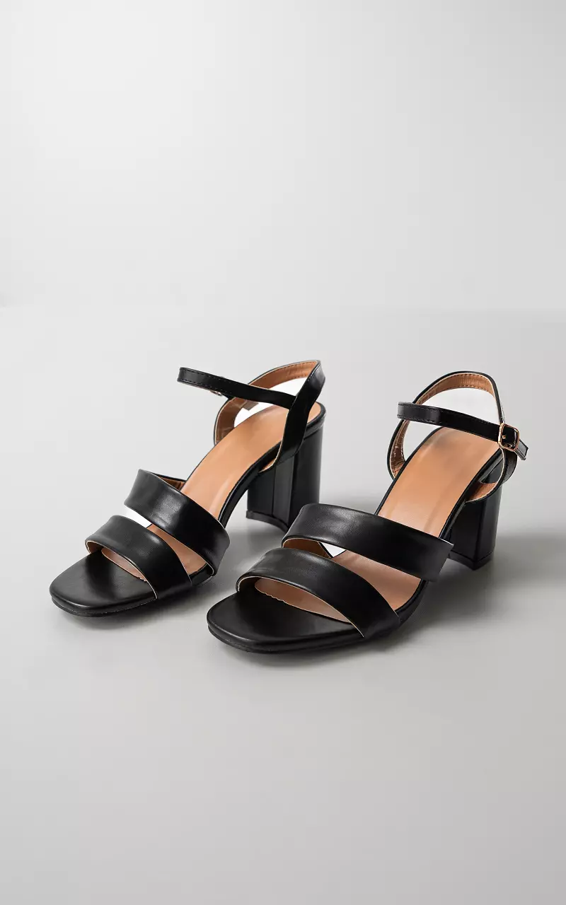 Heels with wide straps Black