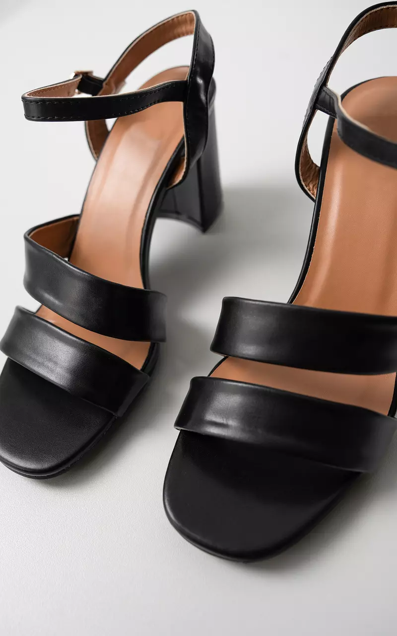 Heels with wide straps Black