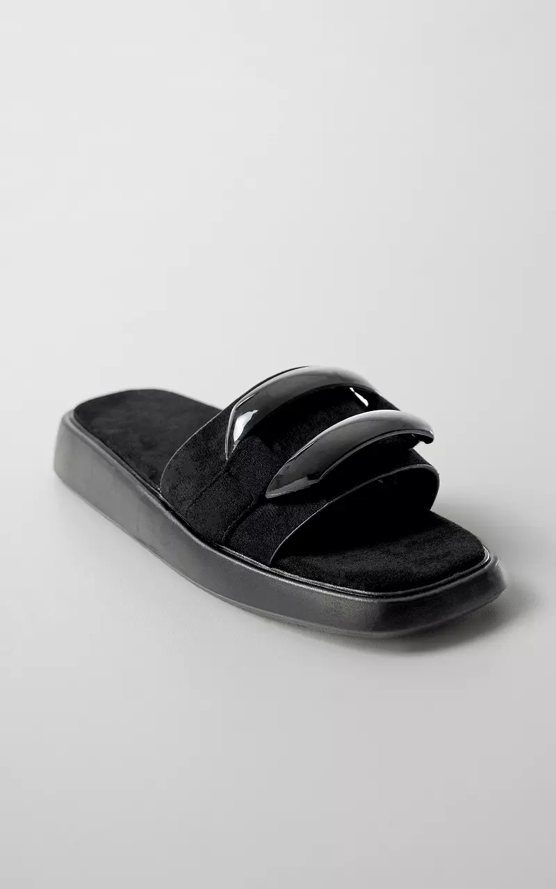 Slippers with clasp Black