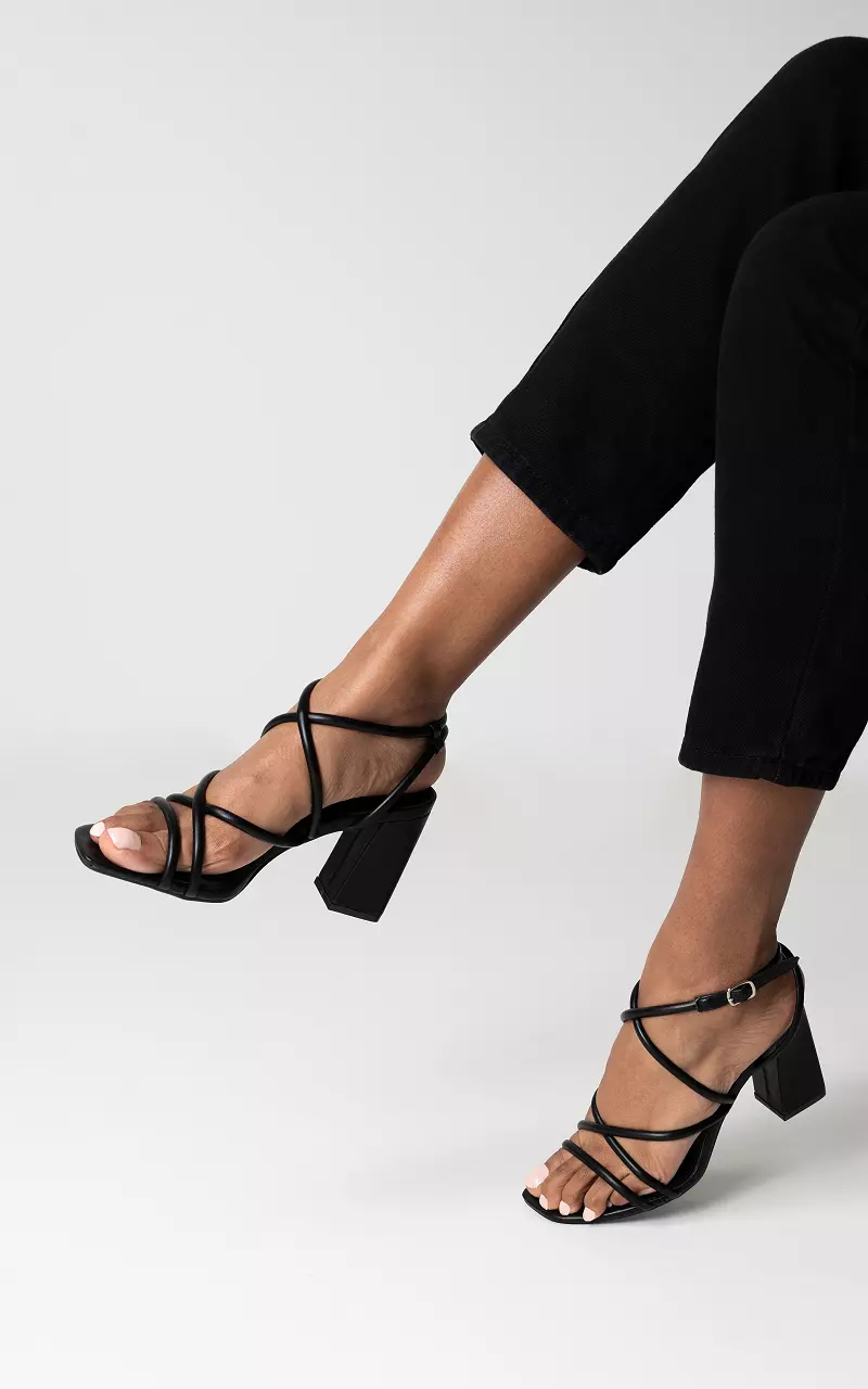 Heels with block heel and adjustable strap Black