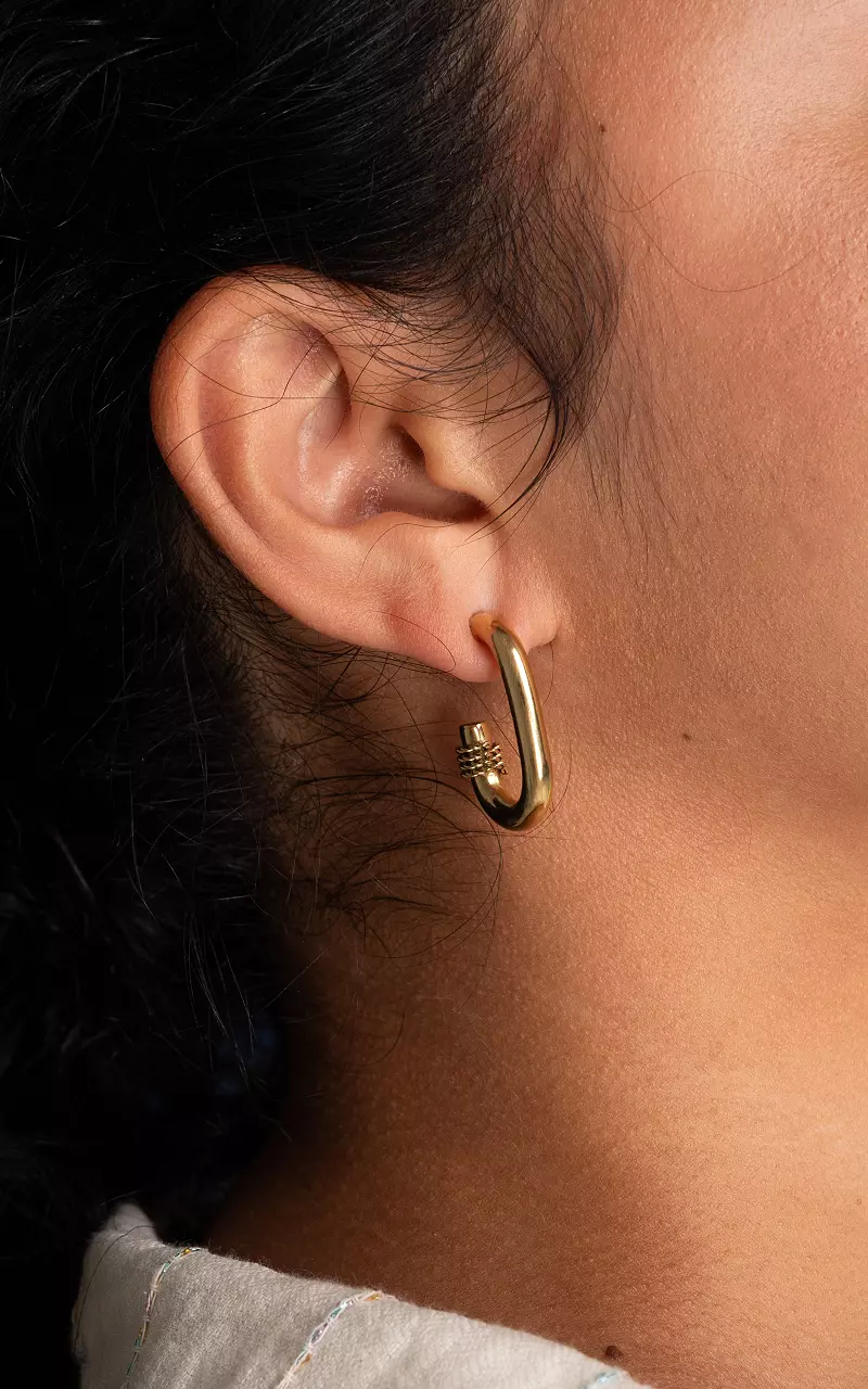 Stainless steel ear pins with detail Gold