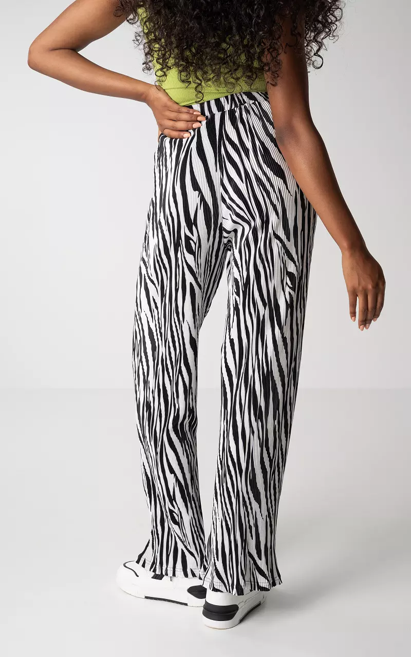 Pleated straight fit pants White Black