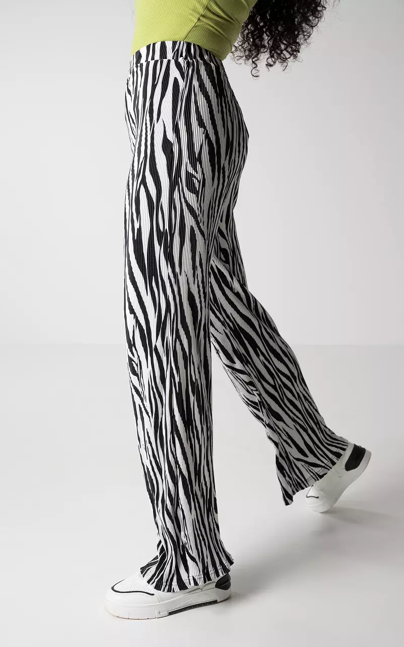 Pleated straight fit pants White Black