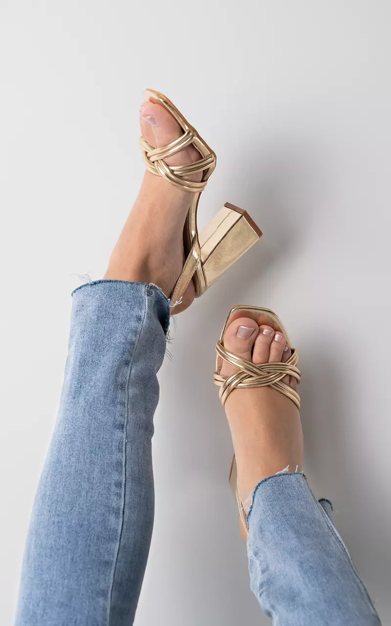 Heels with block heel Gold
