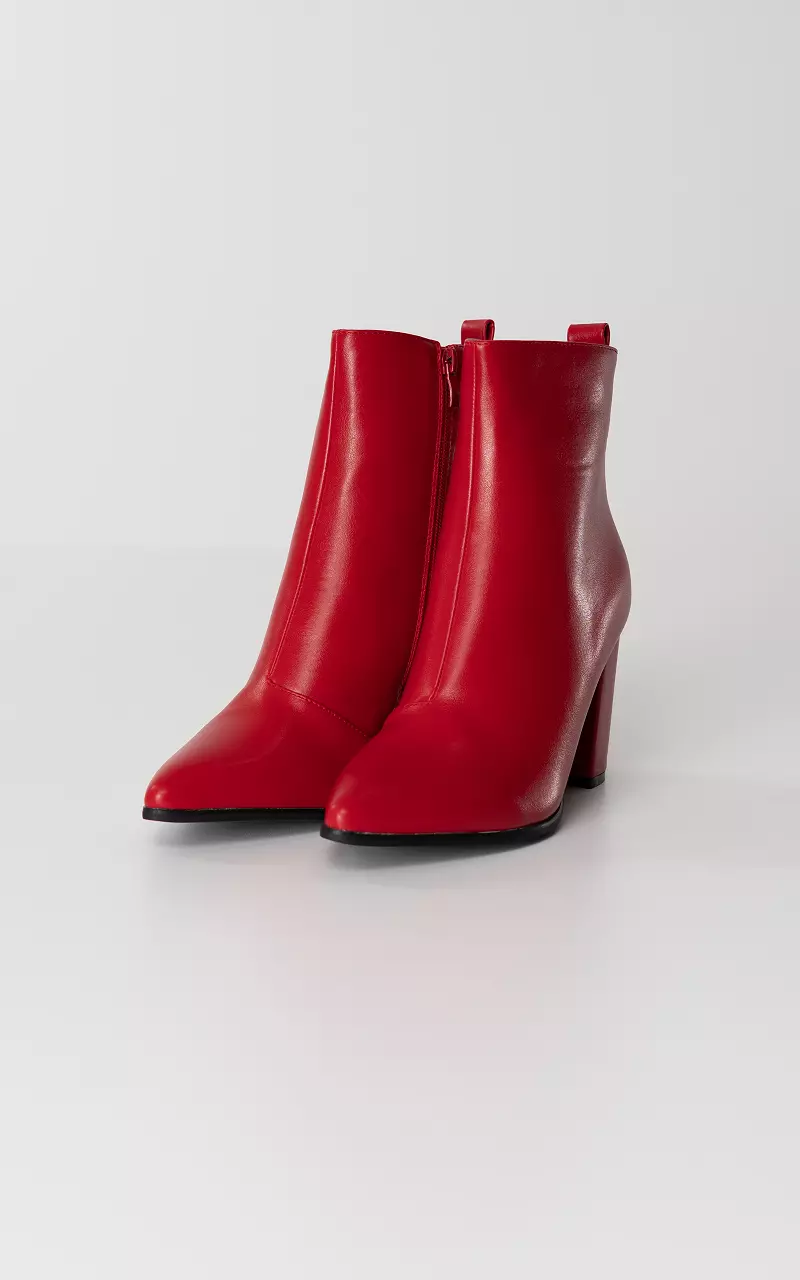 Ankle boots with pointed noses Red