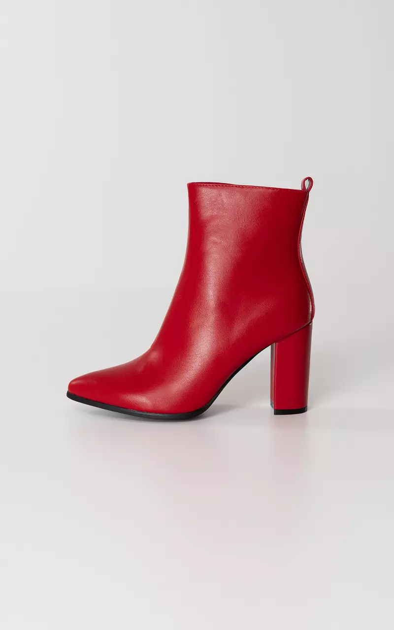 Ankle boots with pointed noses Red