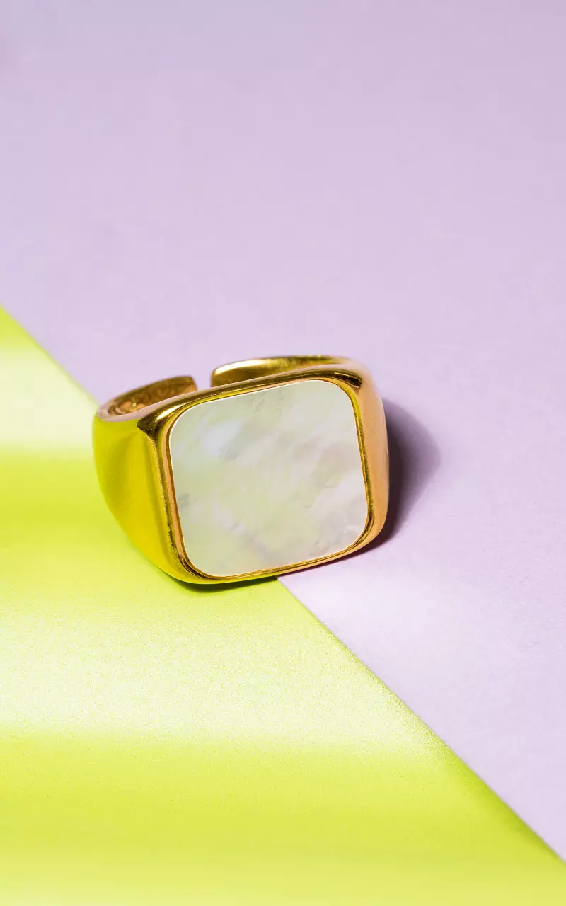 Adjustable ring with pearly stone Gold White