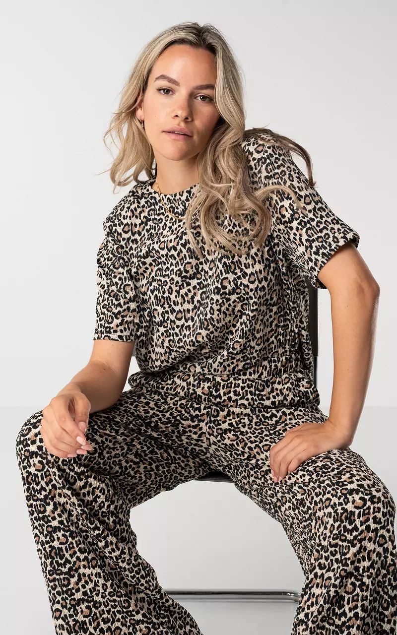 Leo-Shirt mit Seitenschlitz und Schulterpolstern Leopard