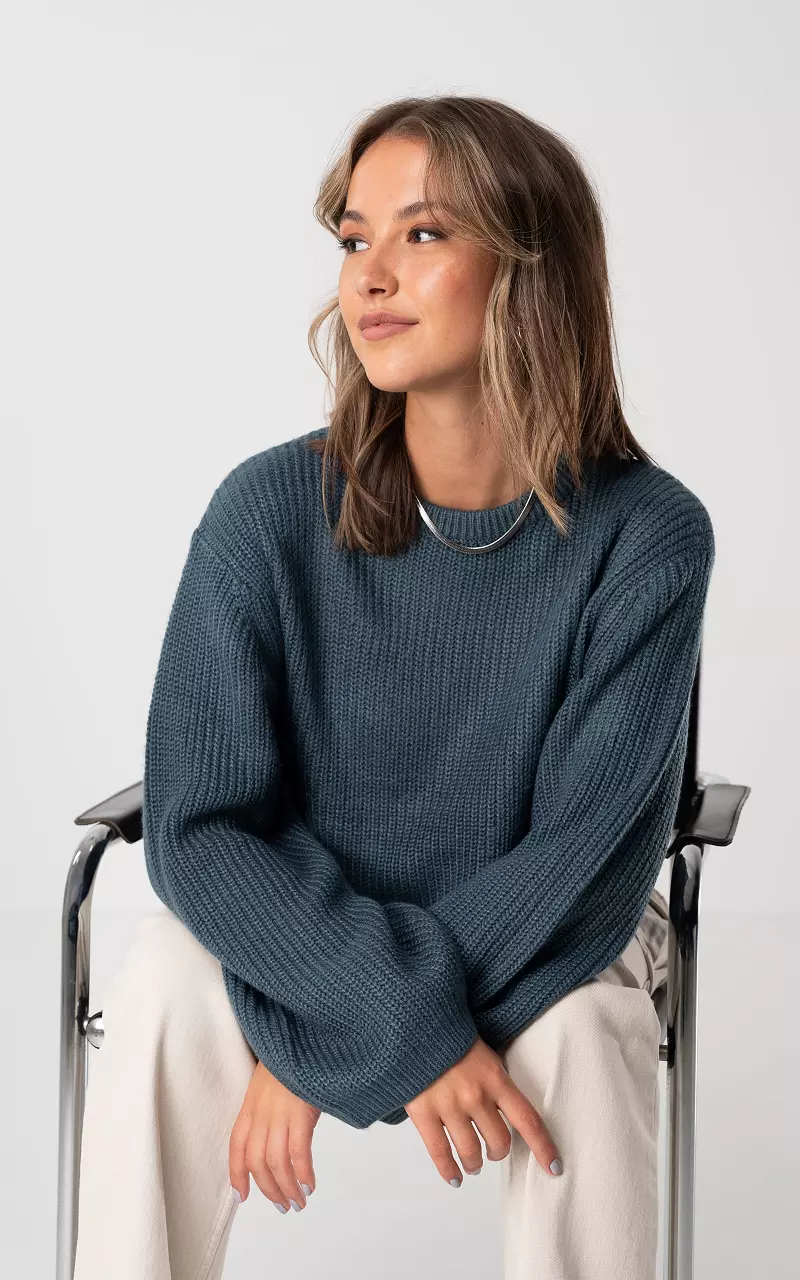 Coarse knitted sweater with round neck Petrol