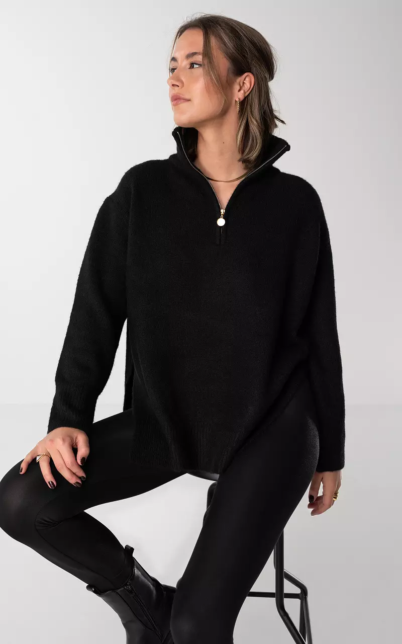 Sweater with zip and split Black