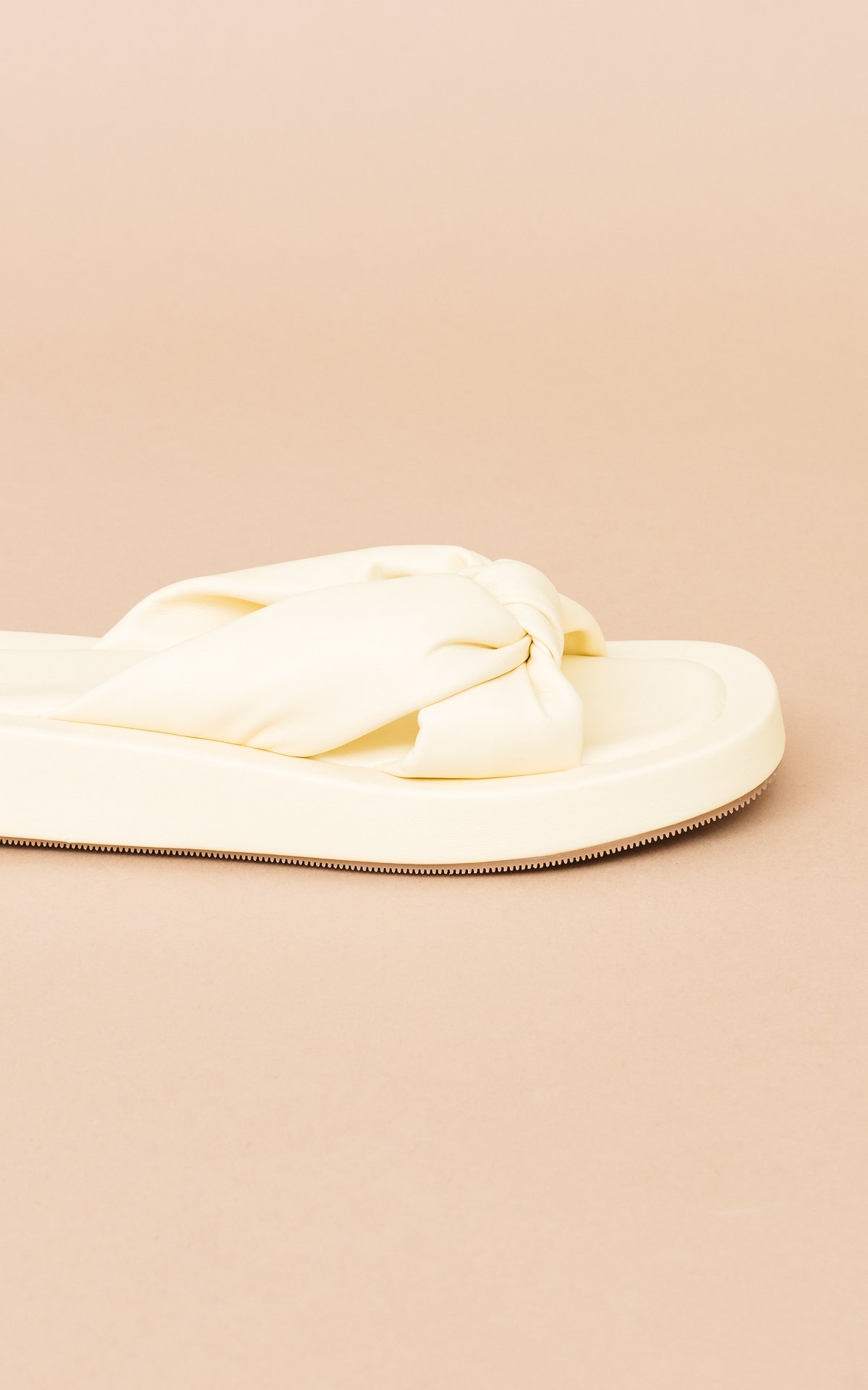 Flip-flops with knot - Light Yellow | Guts & Gusto