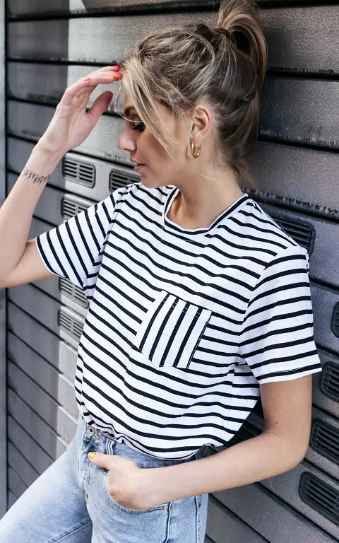 T-shirt with breast pocket white black