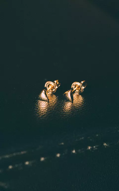 Triangle stud earrings gold