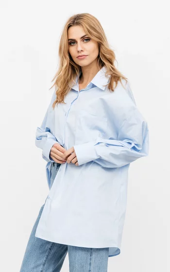Oversized blouse with a single chest pocket 