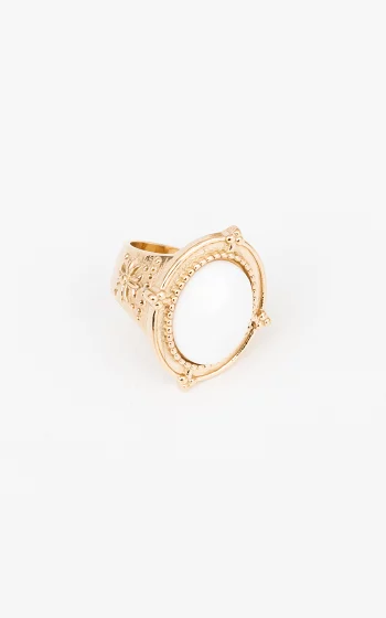 Gouden ring met gekleurde steen wit goud