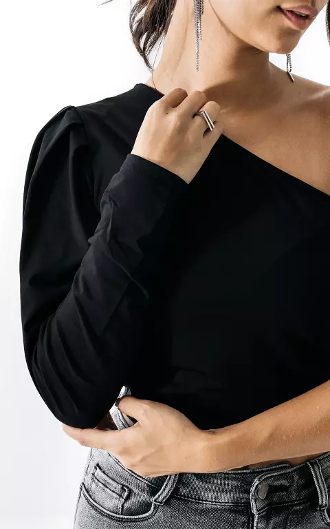 One-shoulder, cropped top black
