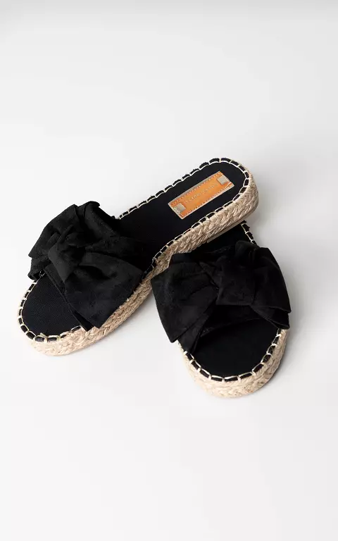 Slip-on sandals with woven soles black