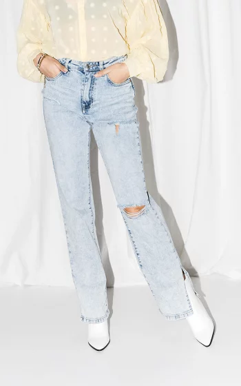 High-waist, straight fitting jeans 