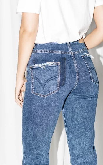 High-waist mom jeans 