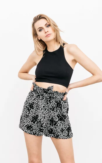 Paperbag shorts with pockets black white